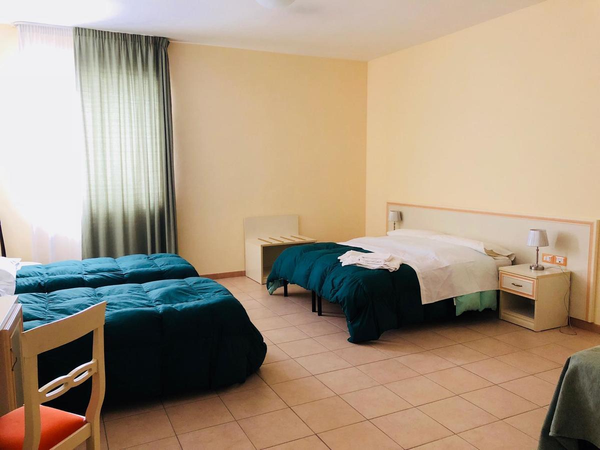 Hotel Agri Resort "Agora" Castelluccio dei Sauri ภายนอก รูปภาพ