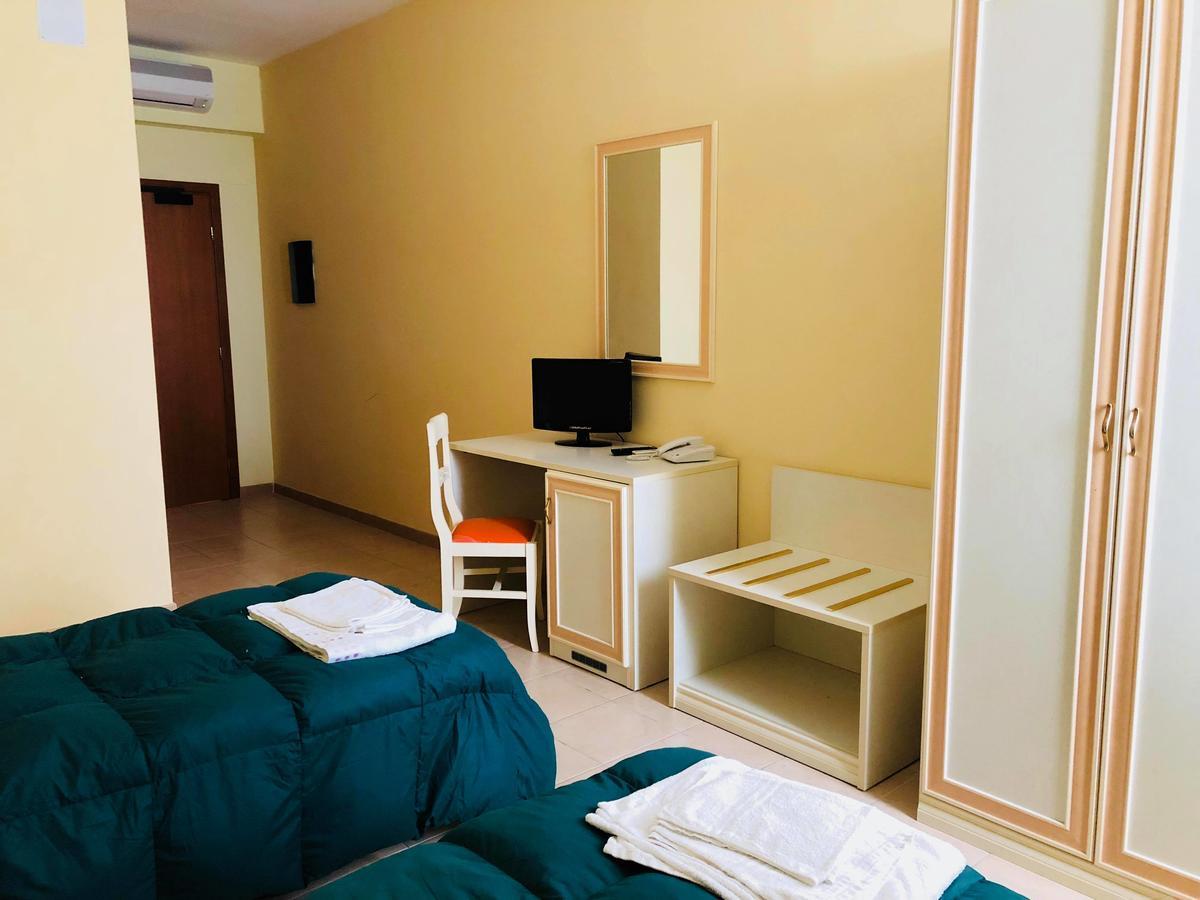 Hotel Agri Resort "Agora" Castelluccio dei Sauri ภายนอก รูปภาพ