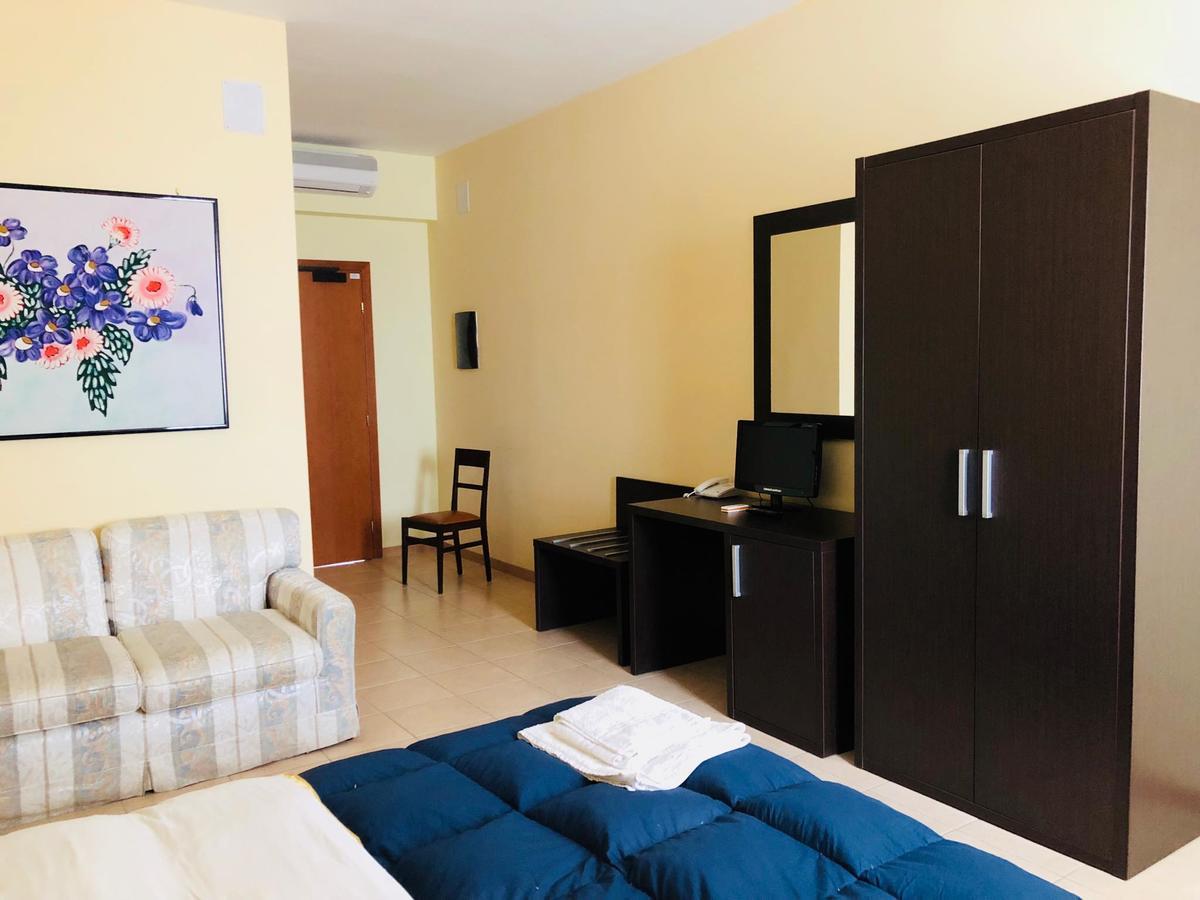 Hotel Agri Resort "Agora" Castelluccio dei Sauri ภายนอก รูปภาพ