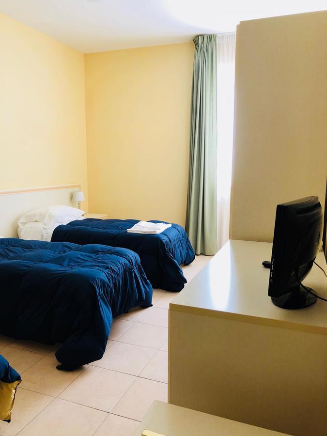Hotel Agri Resort "Agora" Castelluccio dei Sauri ภายนอก รูปภาพ