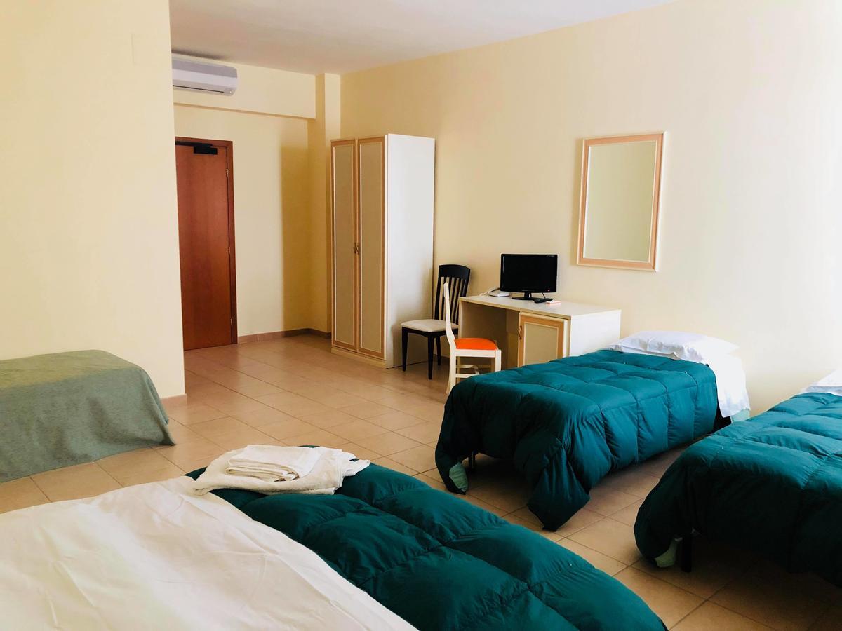 Hotel Agri Resort "Agora" Castelluccio dei Sauri ภายนอก รูปภาพ